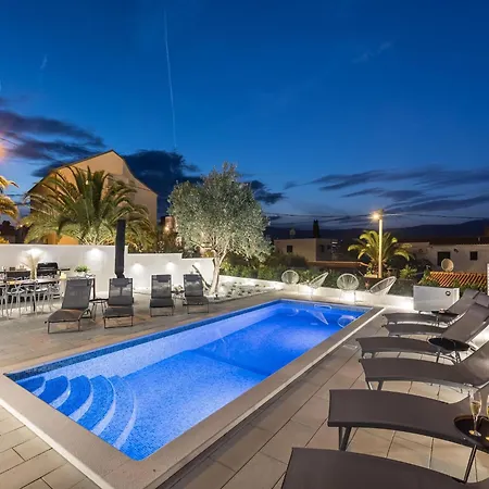 Apartamento Inviting In Slatine Near The Seabeach Trogir