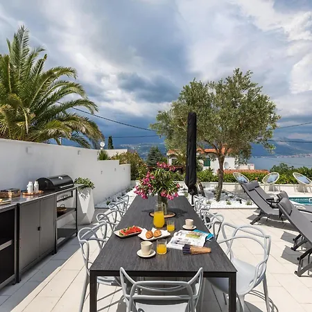 Apartamento Inviting In Slatine Near The Seabeach *